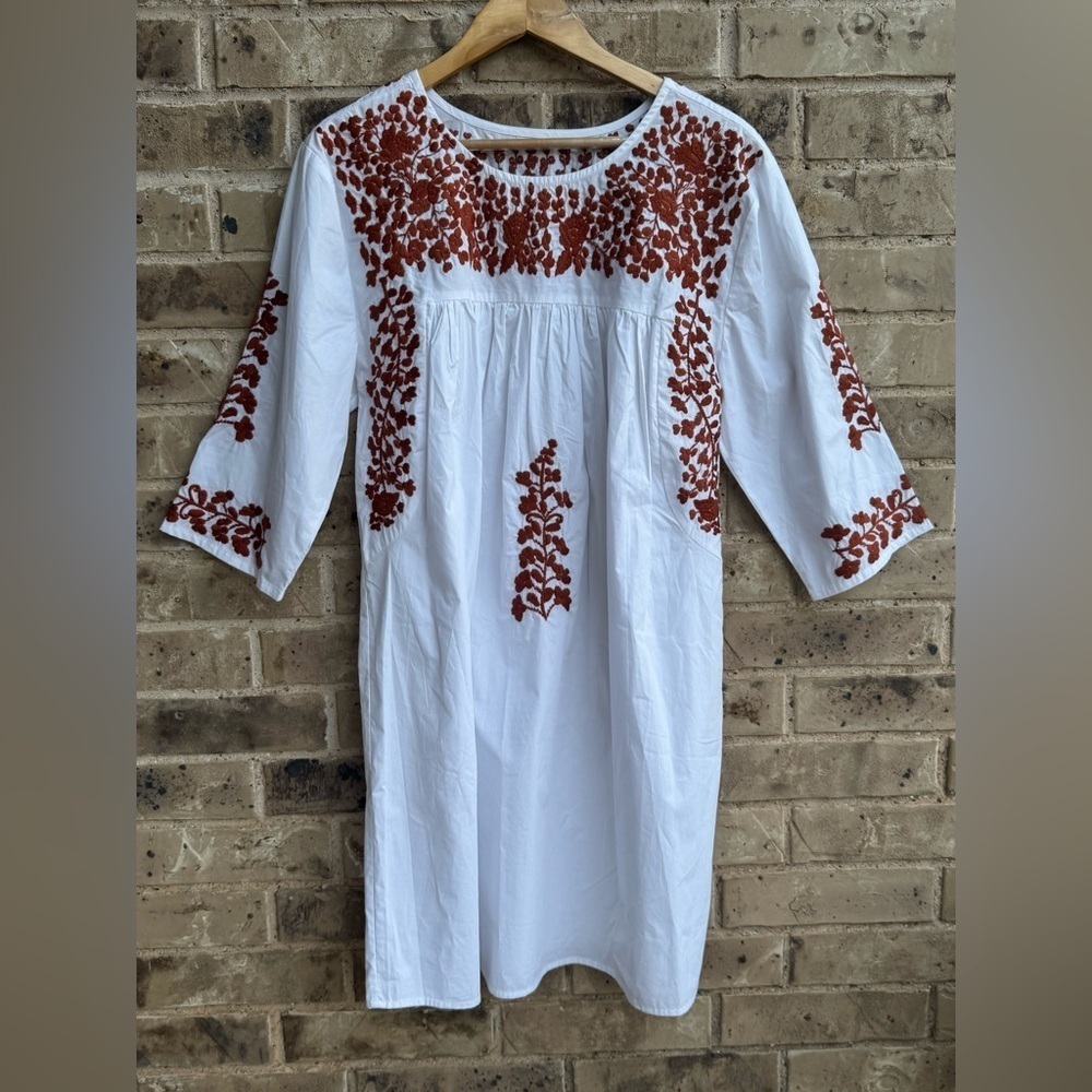 Spirit Dress NWOT White Dress with Orange Floral Embroidery Size L